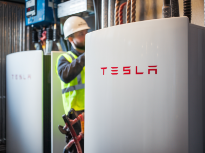 Comment évaluer si un powerwall tesla d'occasion tiendra vraiment 48 heures dans un microgrid domestique?
